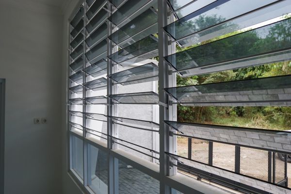 Cost of Jalousie Window Repair in Cypress